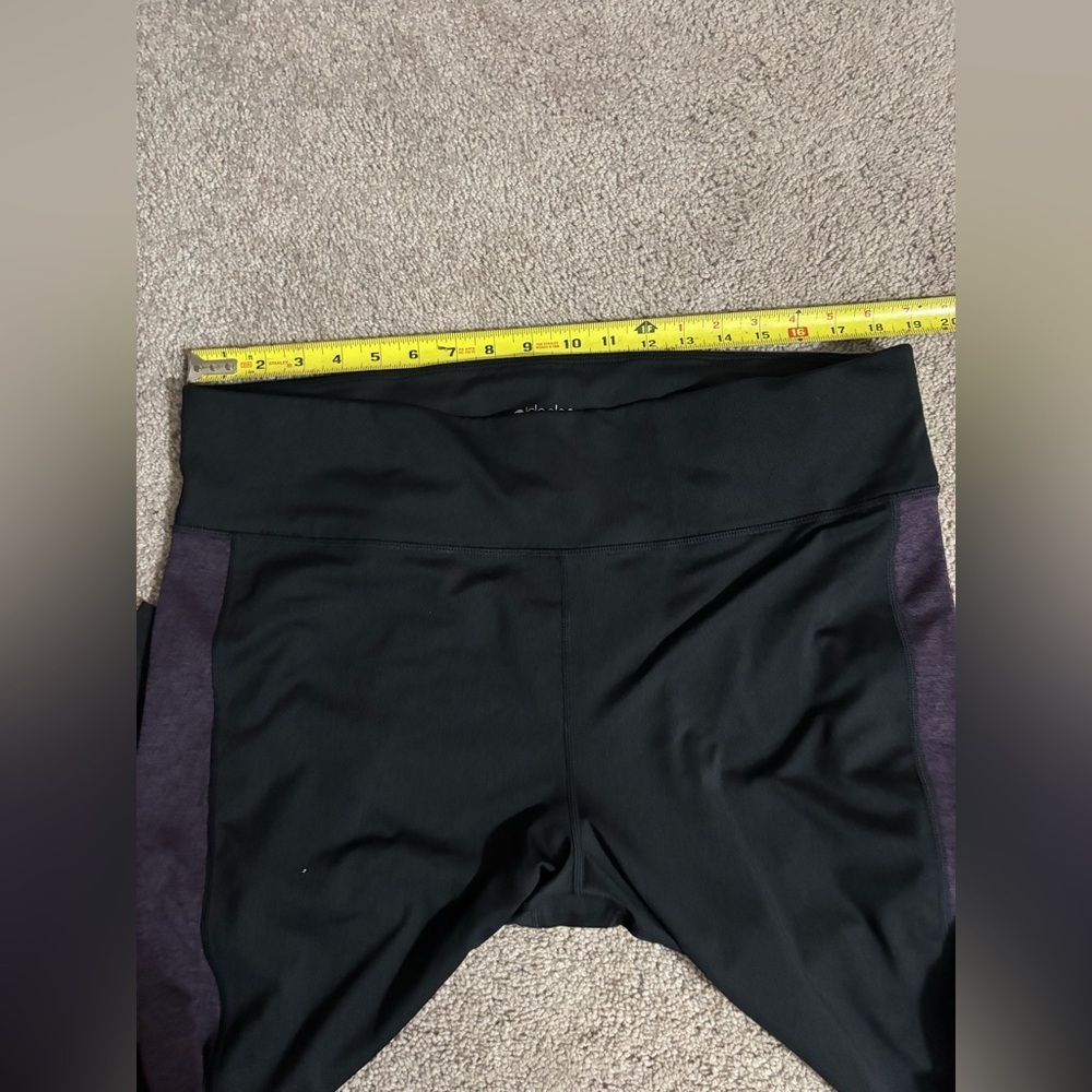 Ideology Womens Plus Size
Colorblocked Capri Leggings Size 2X - Picture 5 of 13